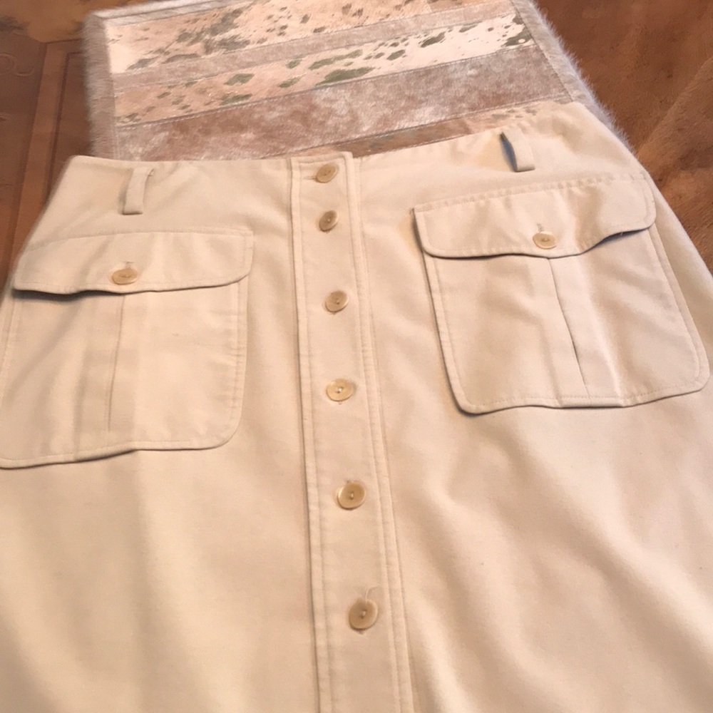 Pencil skirt with pocket detail